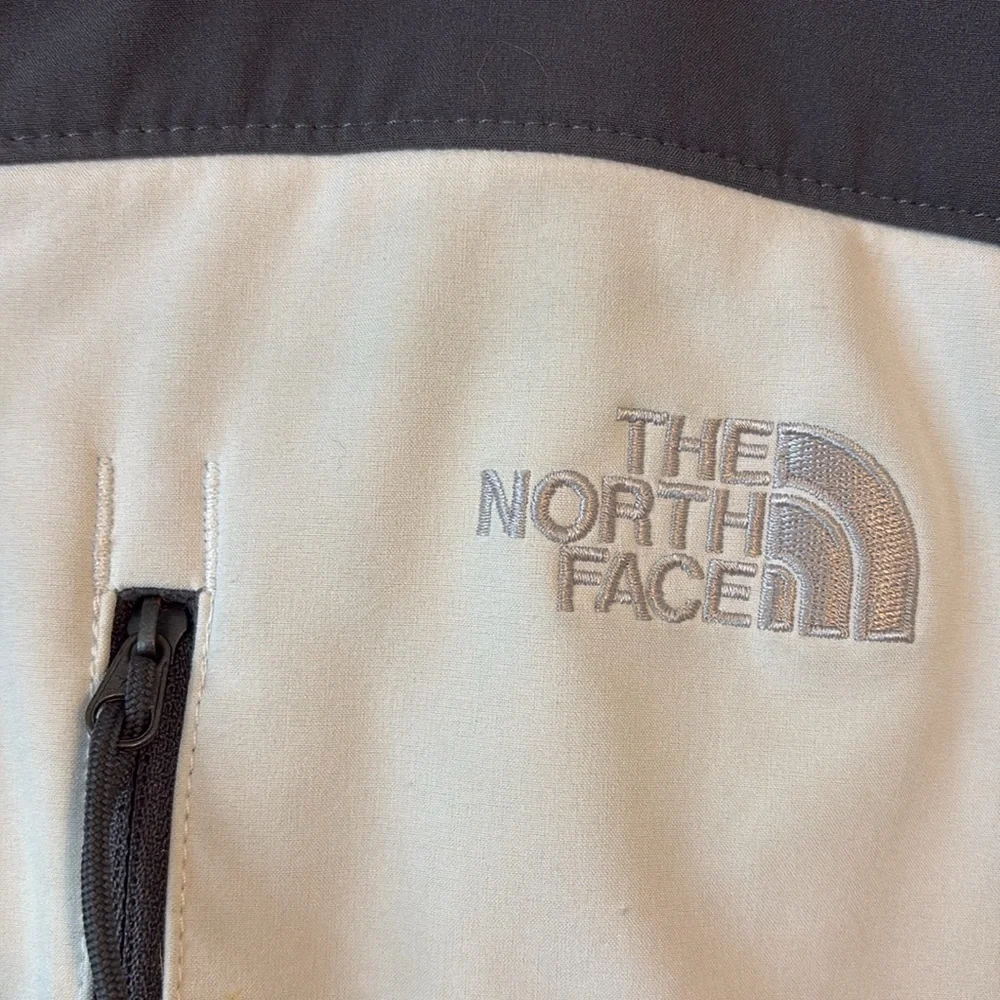 Good Condition - The North Face Softshell Jacket - white/grey - Mens Small - Picture 3 of 9
